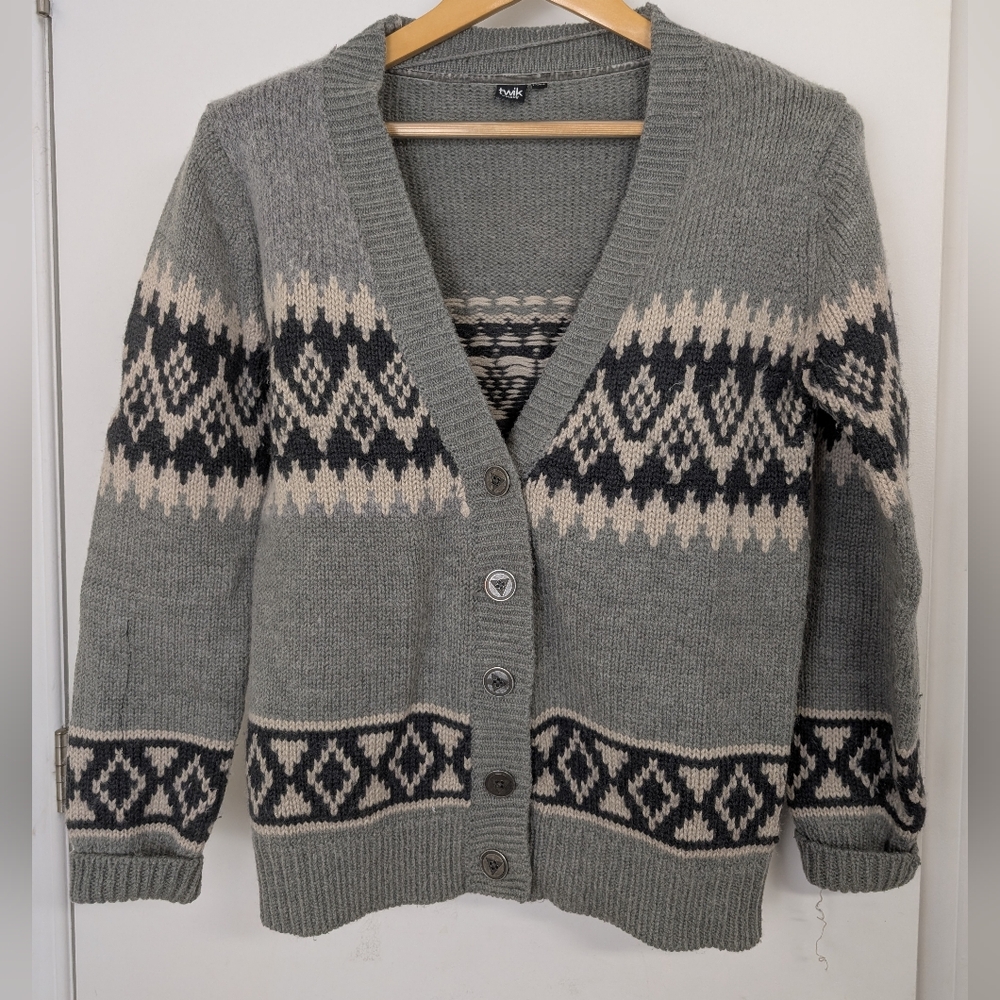 SIMONS GREY CARDIGAN SIZE MEDIUM